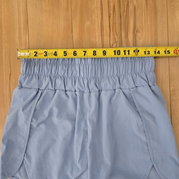New in Active Stretch Shorts Light Blue Size Large - Picture 9 of 10